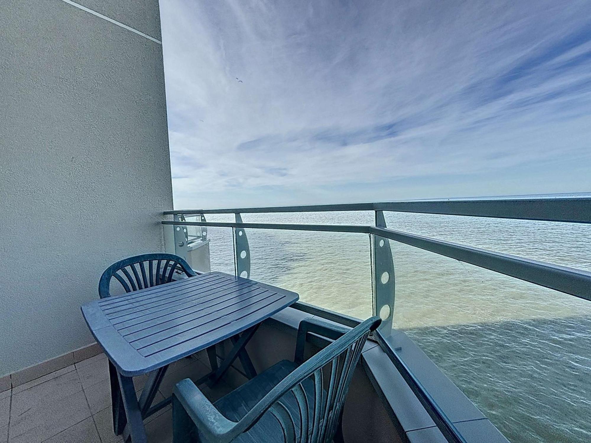 Appartement Avec Balcon, Proche Des Plages Et Commerces - Fr-1-361-89 Granville Exterior photo